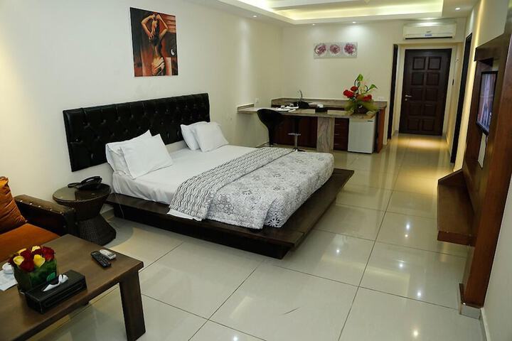 Room 6 of 28
