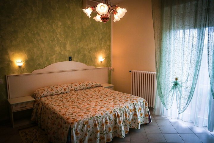 Room 8 of 38