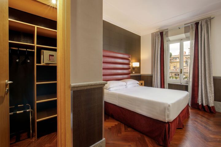 Room 32 of 95