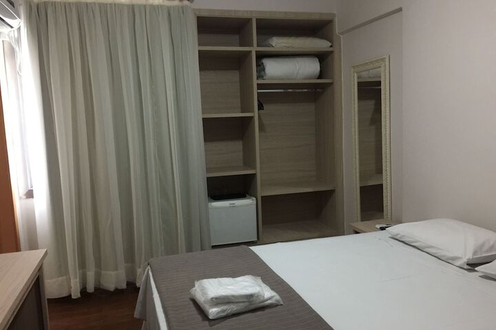 Room 6 of 65