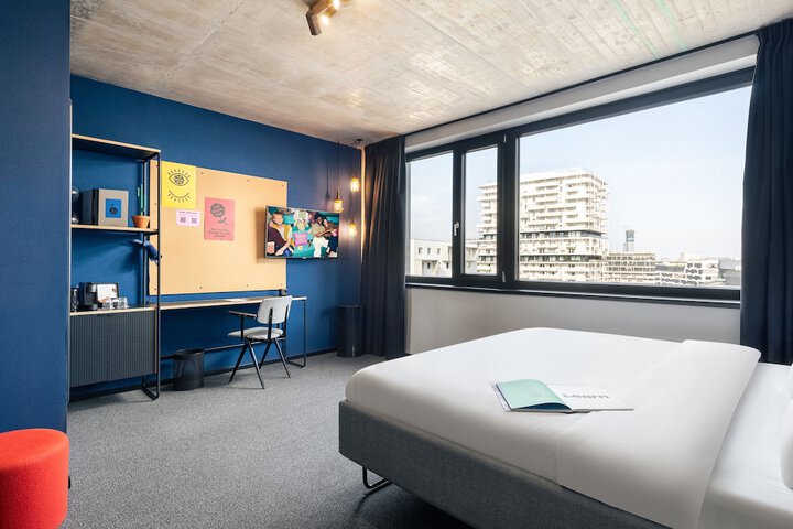 Room 16 of 146