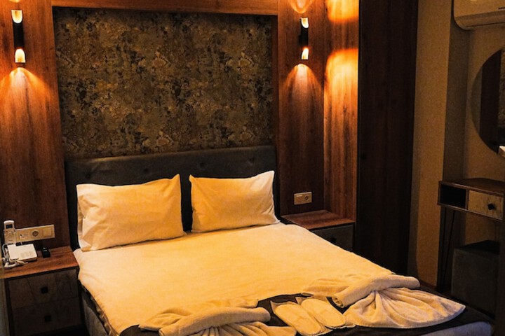 Room 9 of 65