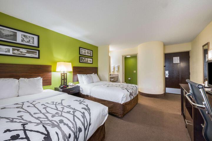 Double Accessible Queen Size Bed (2 of 7)