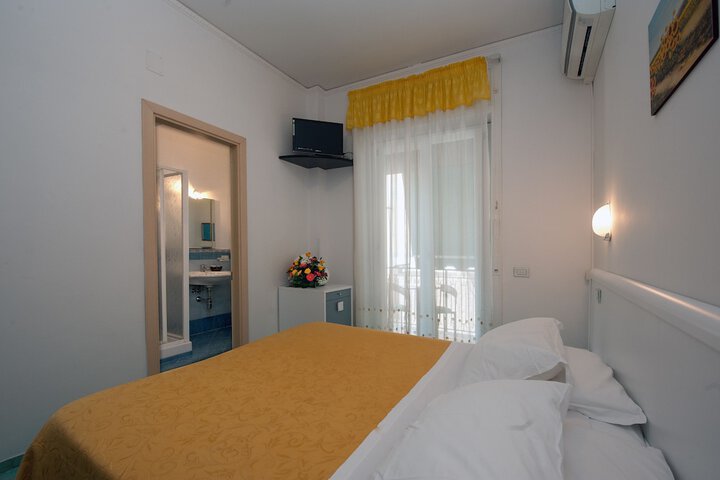 Room 5 of 25