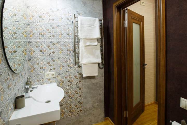 Room 4 of 27