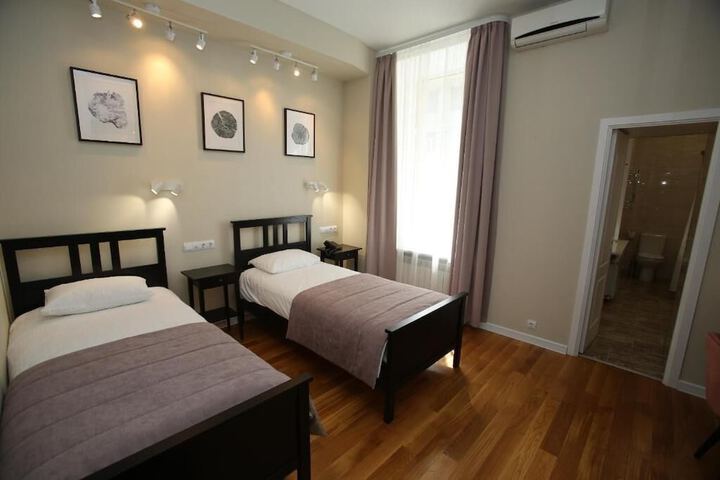 Room 12 of 44