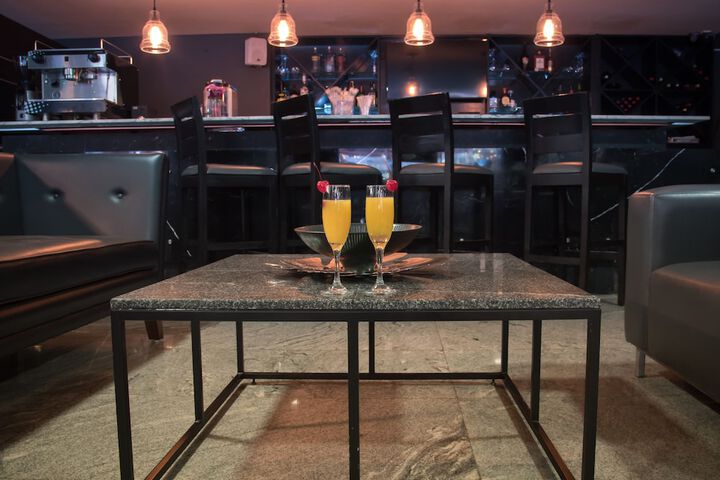Lounge 93 of 118
