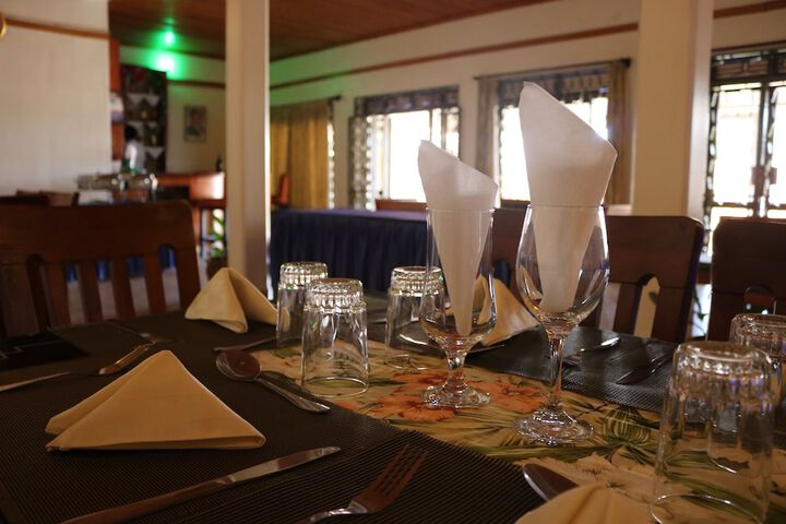 Dining 2 of 7