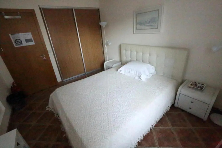 Room 5 of 10