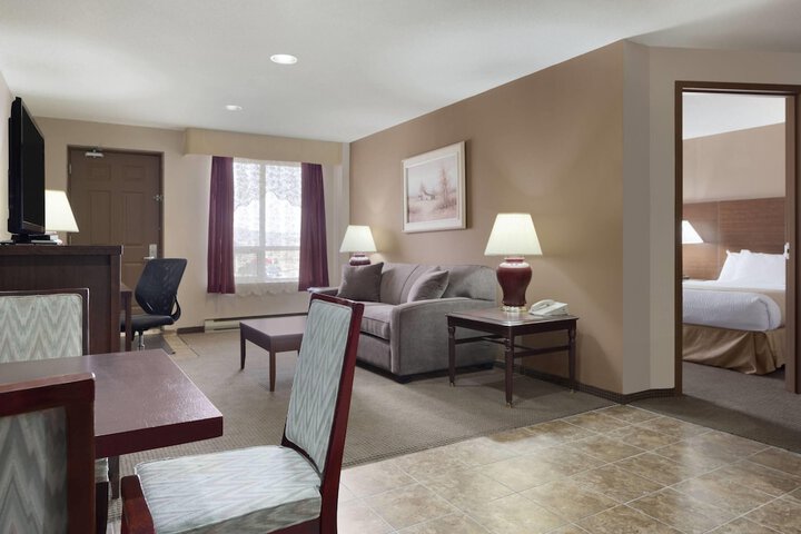 Room 6 of 16