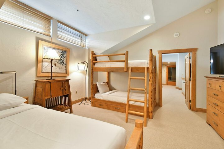 Room 28 of 181
