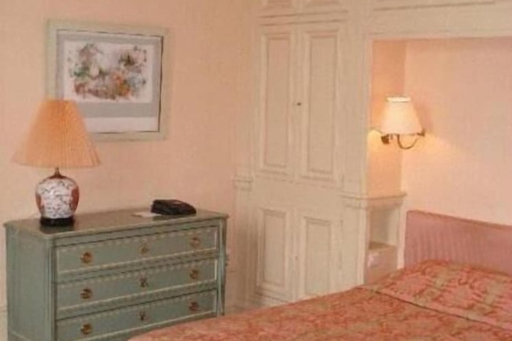 Room 17 of 48