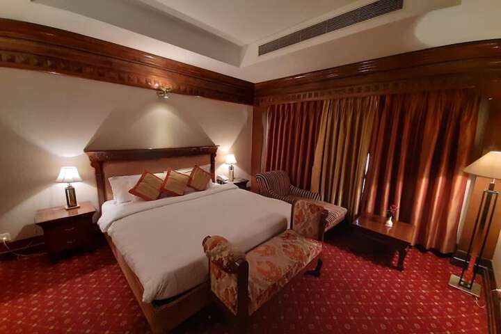 Room 8 of 34