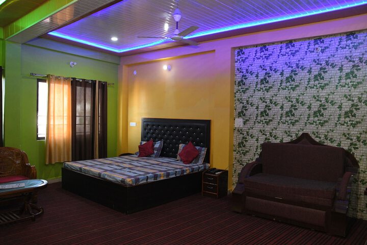 Room 9 of 16