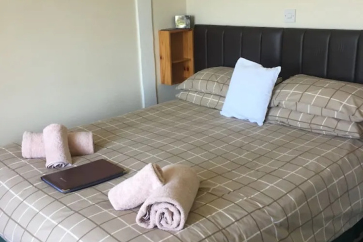 Room 2 of 8