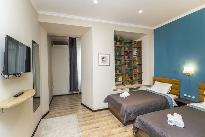 Room 47 of 106