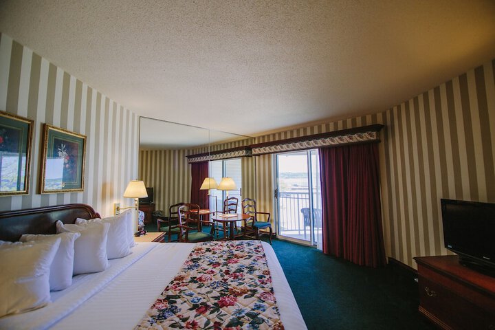 1 King Bed (2 of 11)