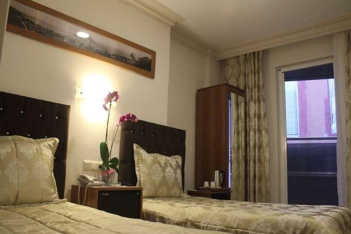 Room 9 of 37