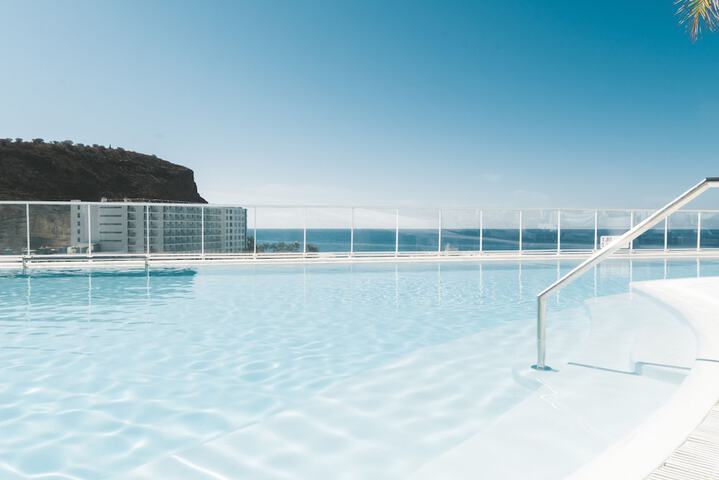 Hotel with Pool