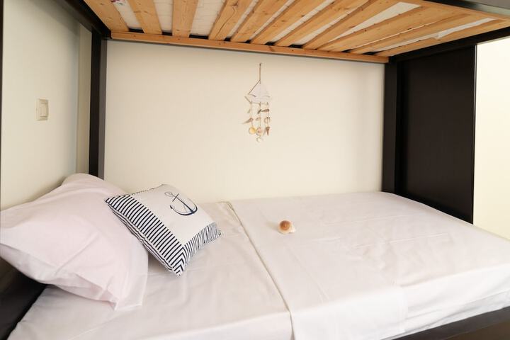 Room 8 of 31