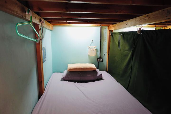 Room 15 of 42