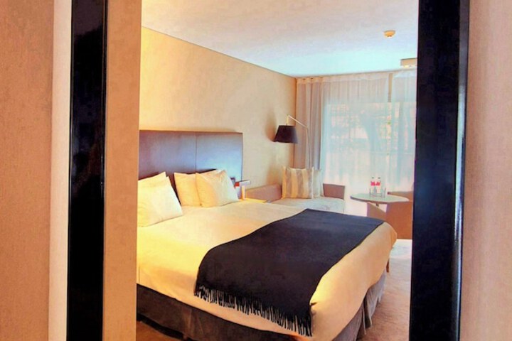 Room 26 of 210