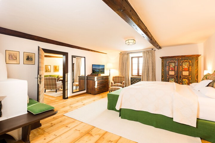 Room 4 of 96