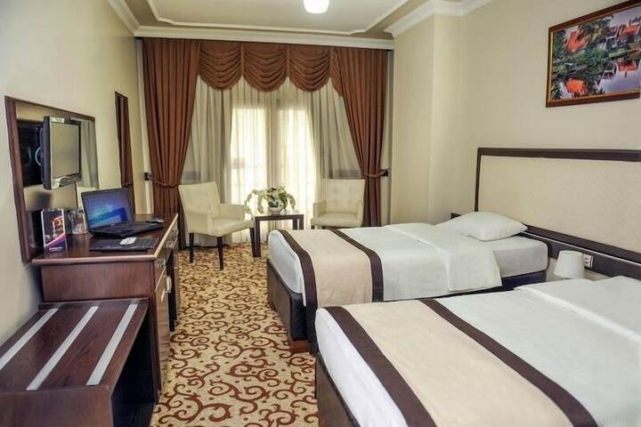 Room 9 of 23