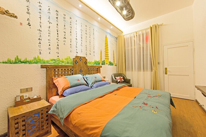 Room 13 of 108