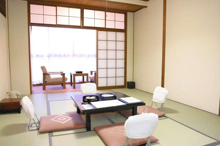 Room 5 of 30