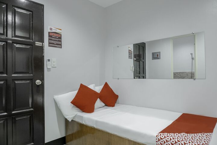 Room 13 of 28