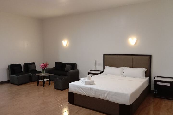 Room 13 of 40