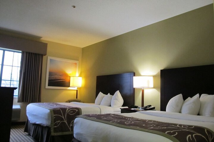 Queen Bed Accessible (5 of 11)