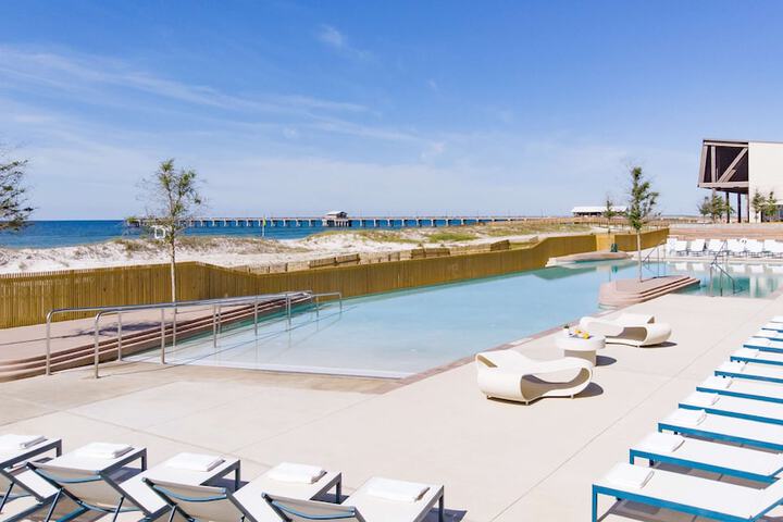 Infinity pool