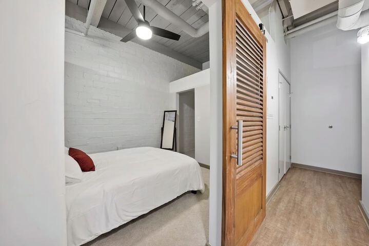 Room 17 of 237