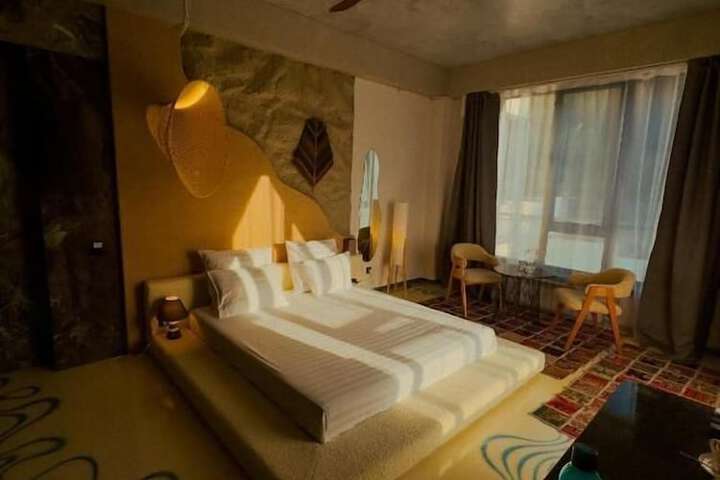 Room 4 of 38