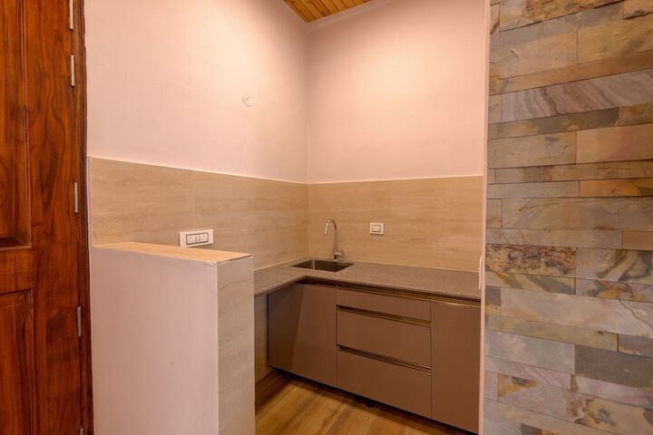 Room 3 of 10