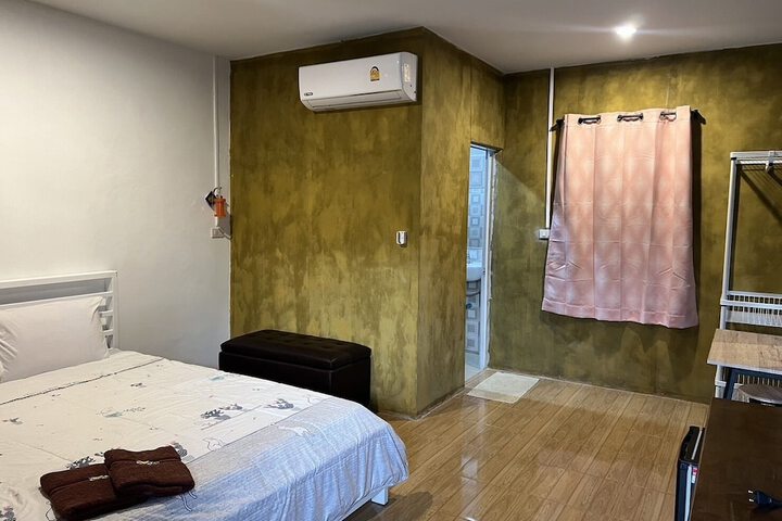 Room 4 of 19