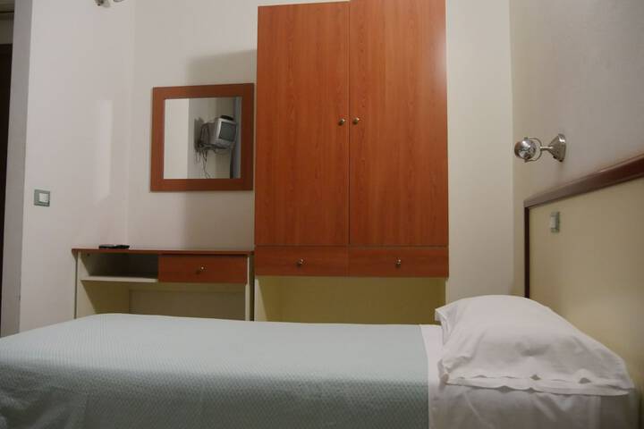Room 5 of 11