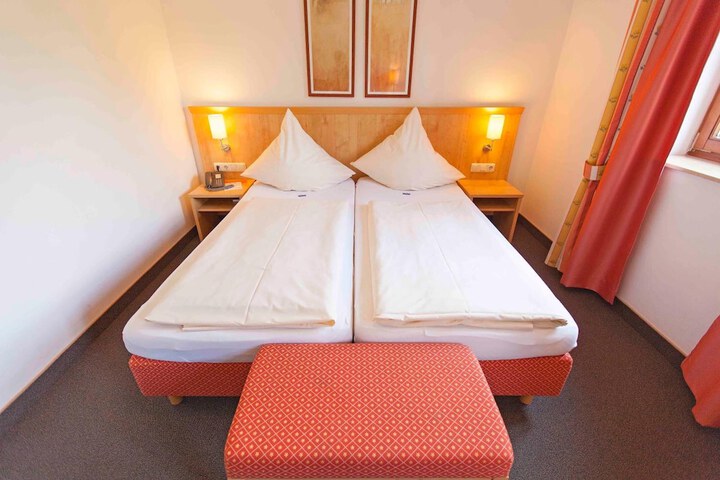 Room 9 of 46