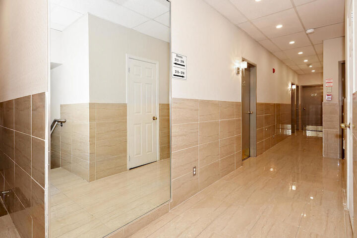 Ballroom/Hall 4 of 28