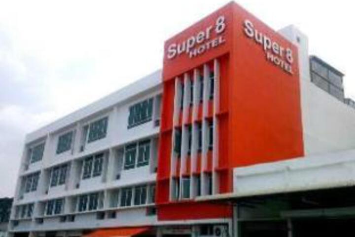 Super 8 Hotel