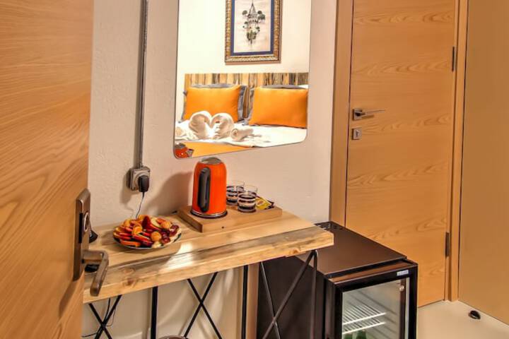 Mini-refrigerator