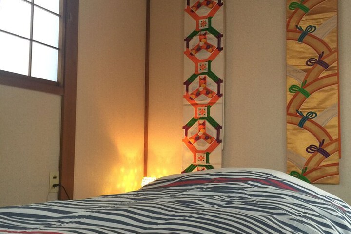 Room 2 of 8