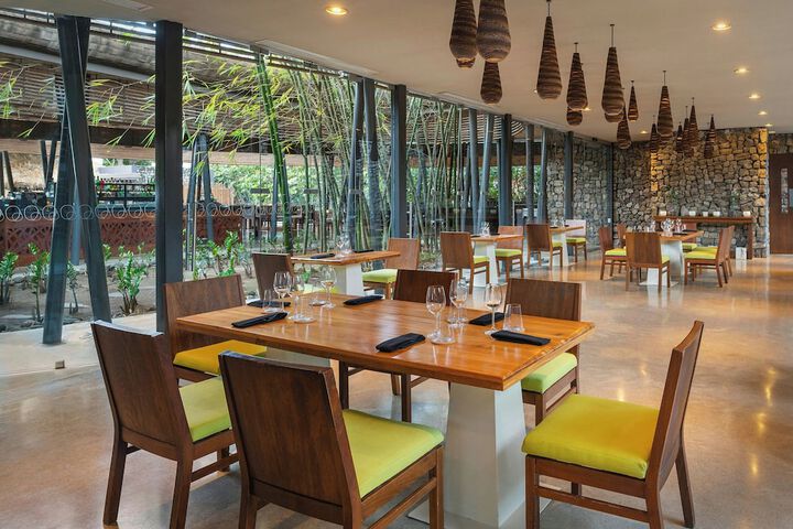 Dining 178 of 252