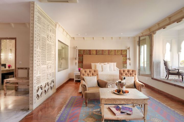 Room 43 of 140