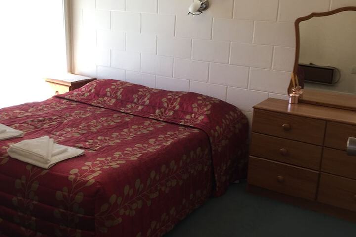 Room 3 of 38