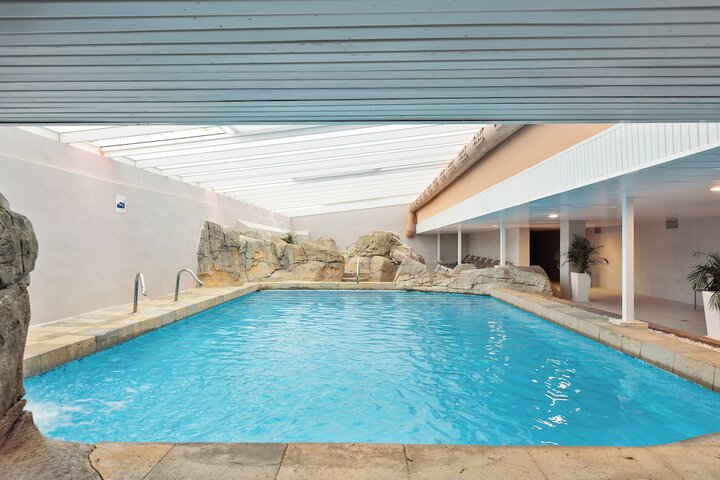 Hotel Pool