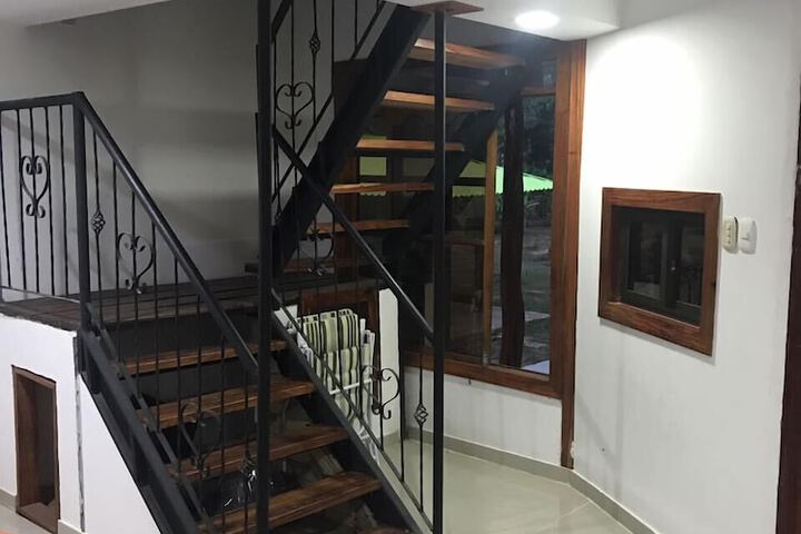 Room 5 of 9