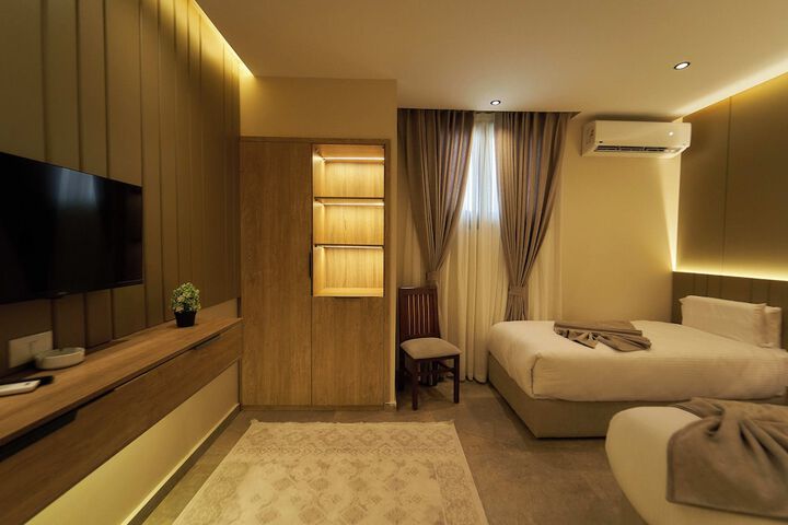 Room 60 of 148